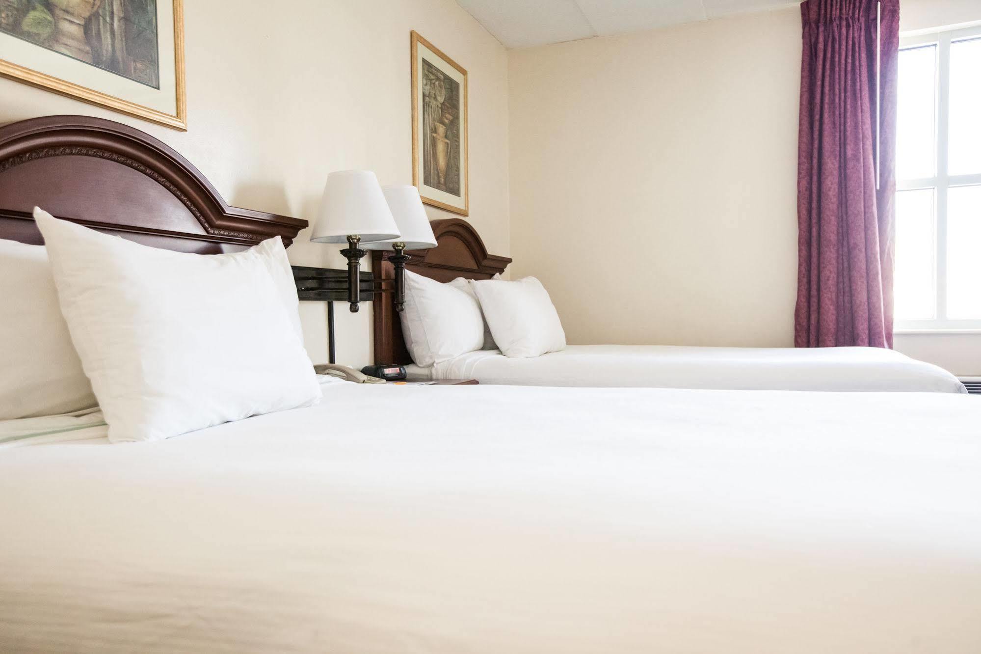 Inns Of Virginia Фолс Черч Экстерьер фото